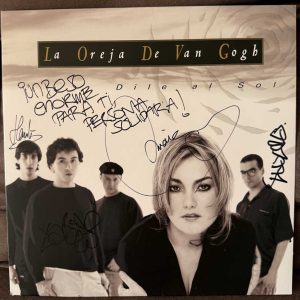 Vinilo y camiseta firmados por La Oreja de Van Gogh