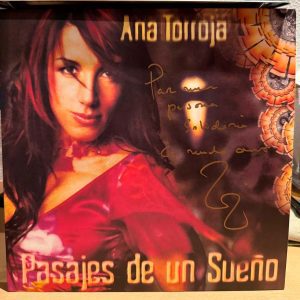 Vinilo y camiseta firmados por Ana Torroja